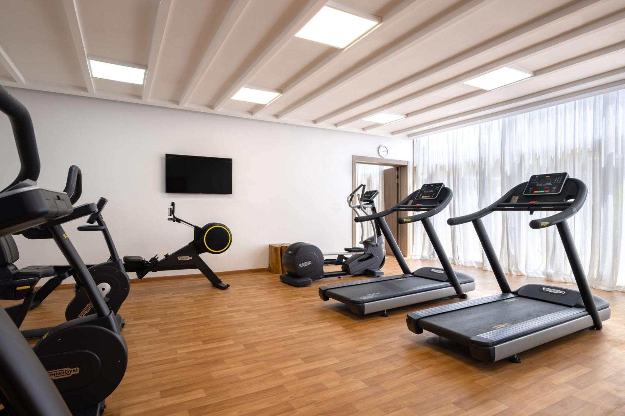 Radisson Blu Resort Al Hoceïma Dış mekan fotoğraf A gym at a hotel