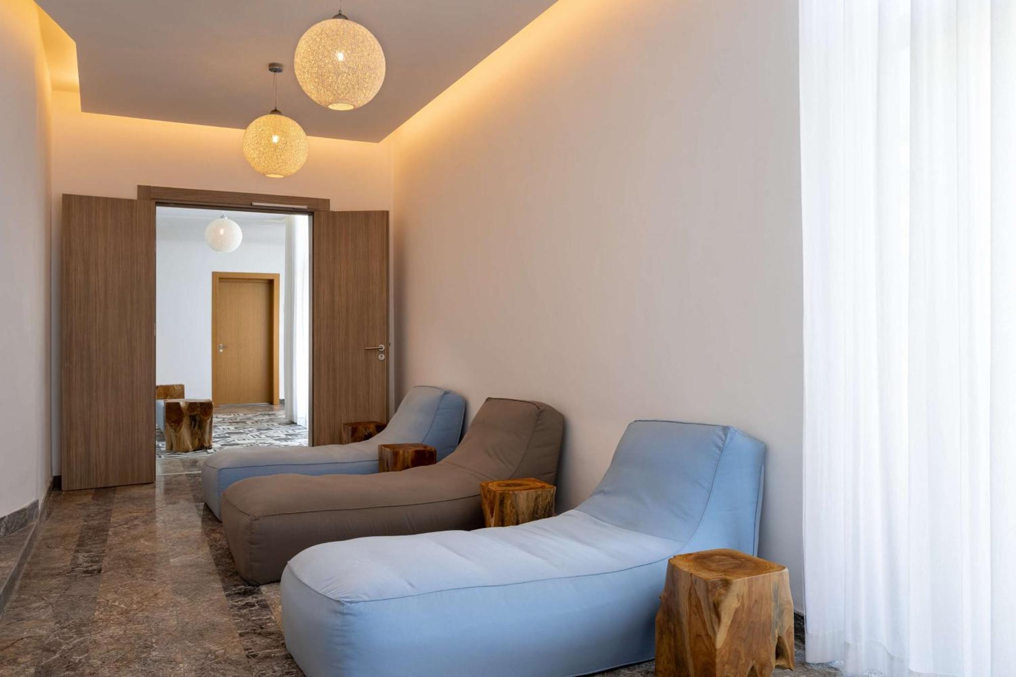 Radisson Blu Resort Al Hoceïma Dış mekan fotoğraf The interior of a suite at the hotel