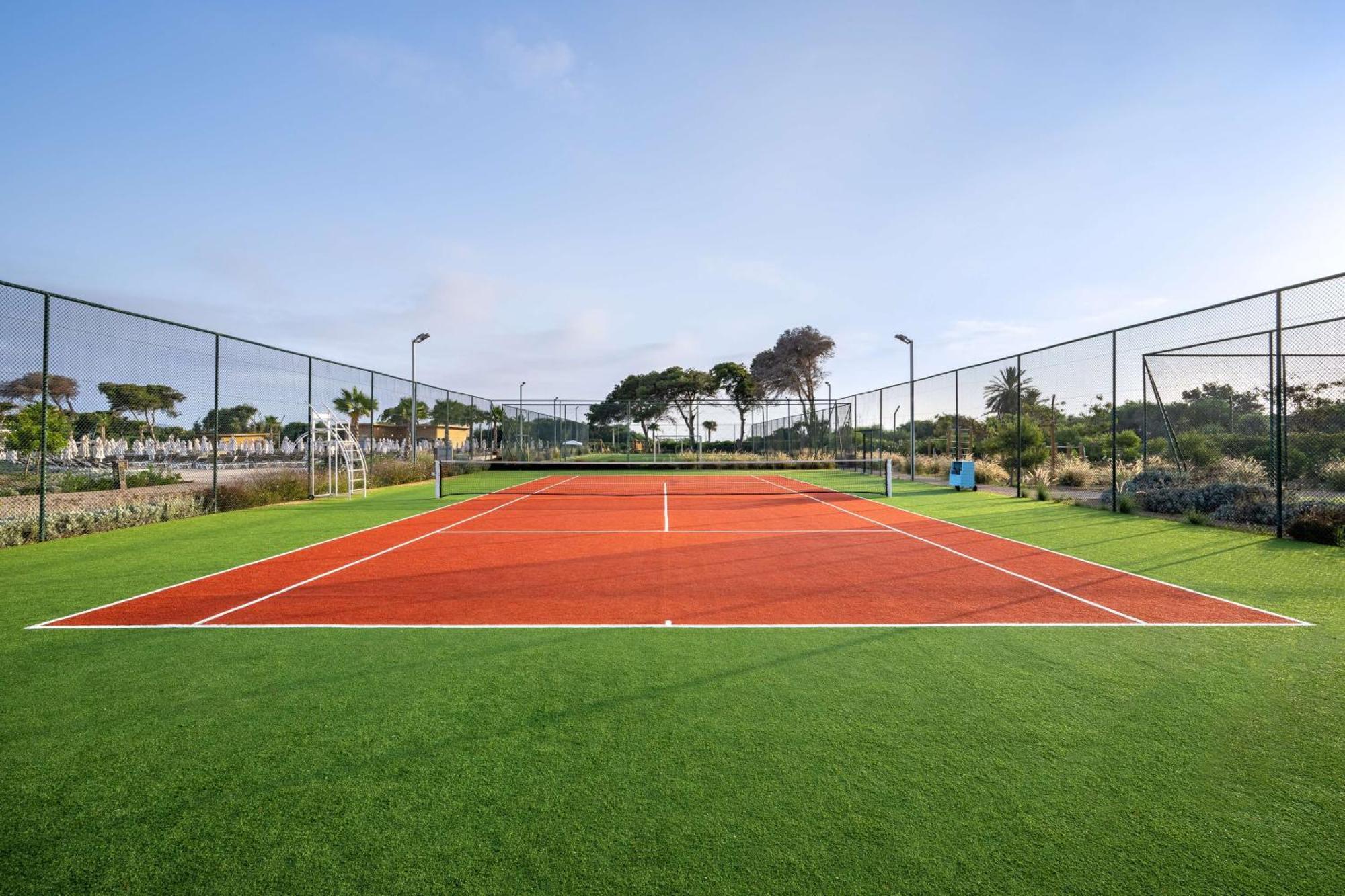 Radisson Blu Resort Al Hoceïma Dış mekan fotoğraf Tennis court