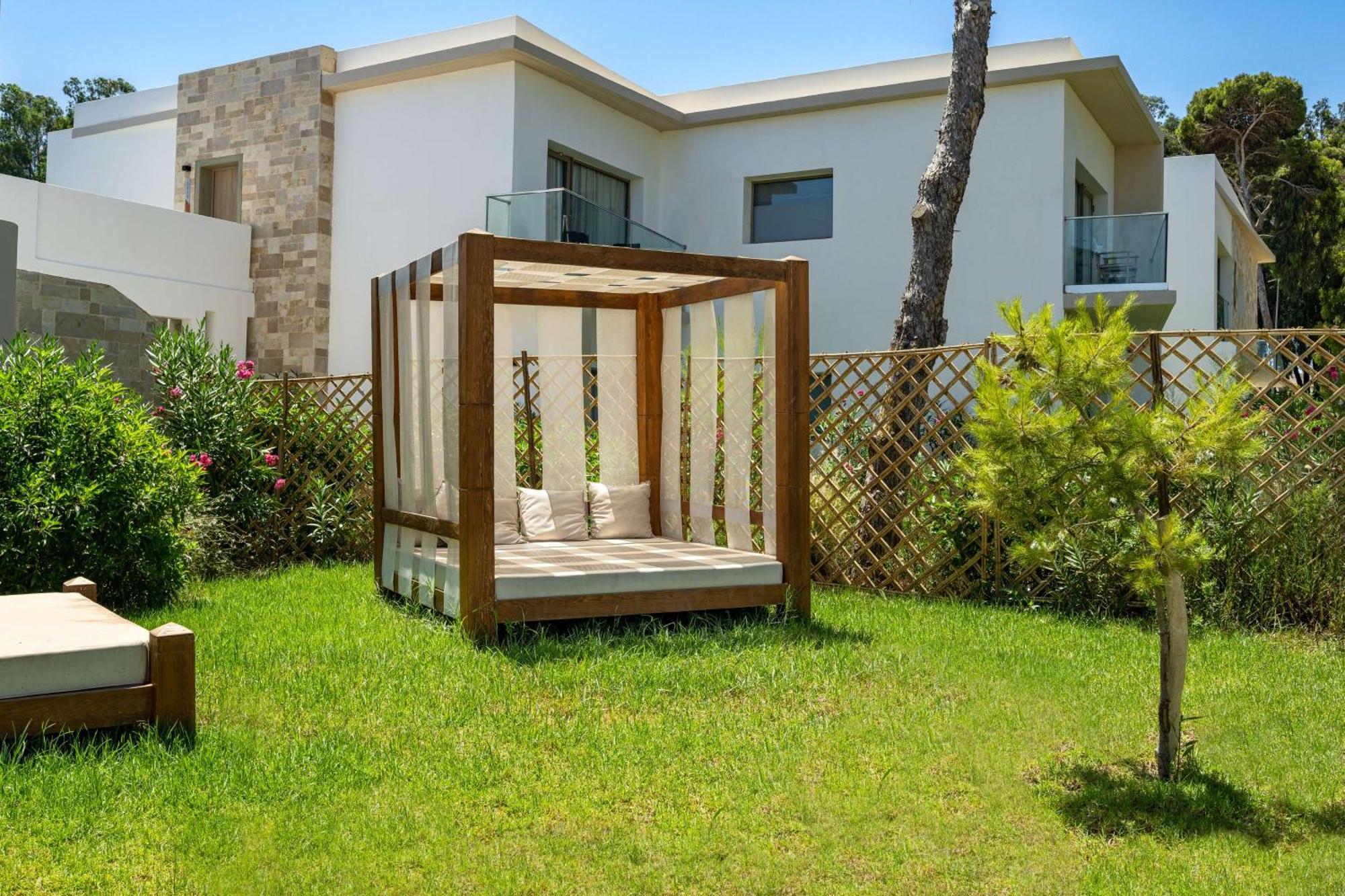 Radisson Blu Resort Al Hoceïma Dış mekan fotoğraf A pergola in a garden
