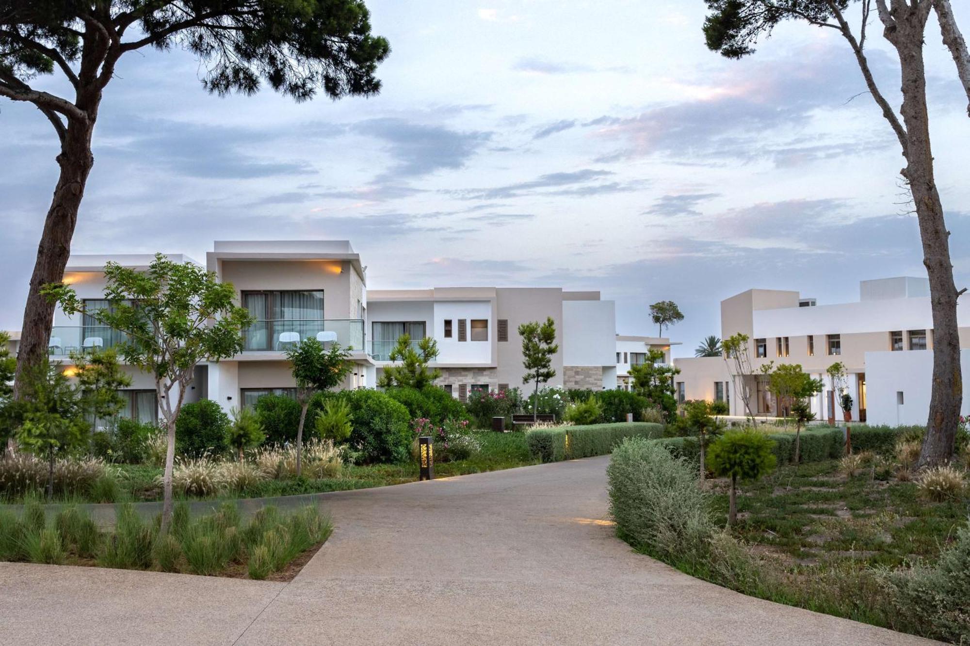 Radisson Blu Resort Al Hoceïma Dış mekan fotoğraf The resort's villas